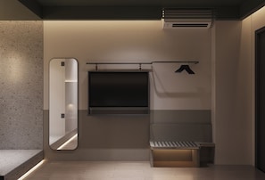 In-room safe, desk, free WiFi