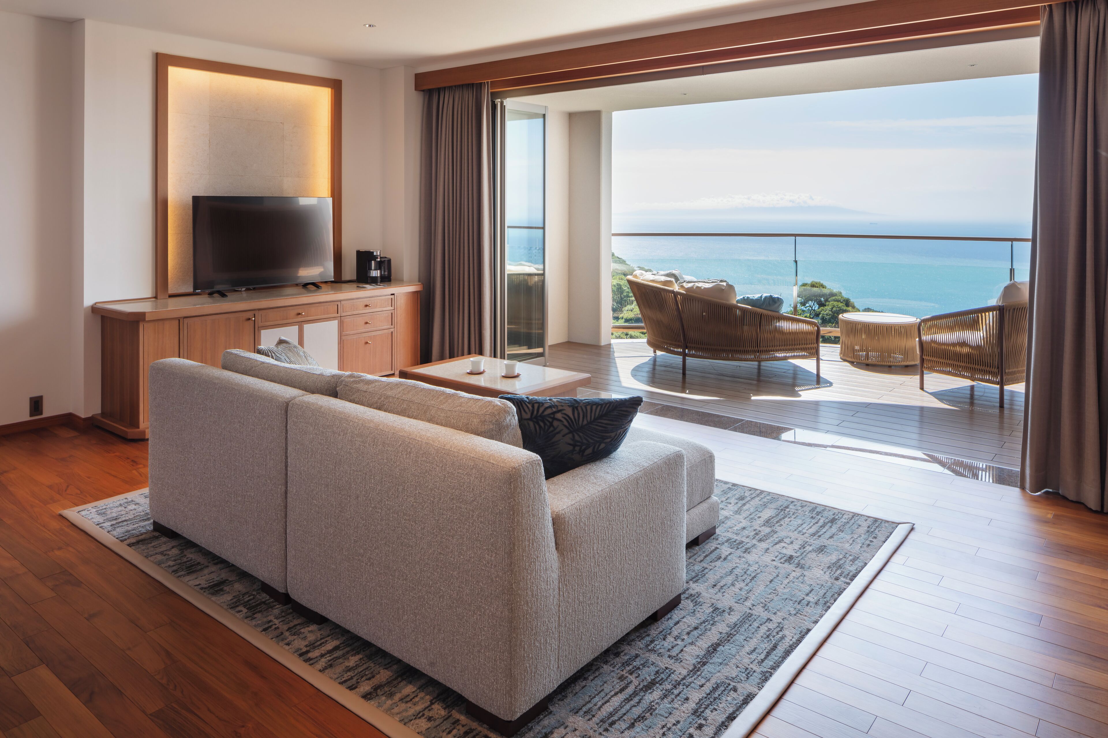 Chambre Premium avec lits jumeaux, non-fumeurs, terrasse (West 3F, w/ Open Air Hot Bath) | Coffres-forts dans les chambres, rideaux occultants