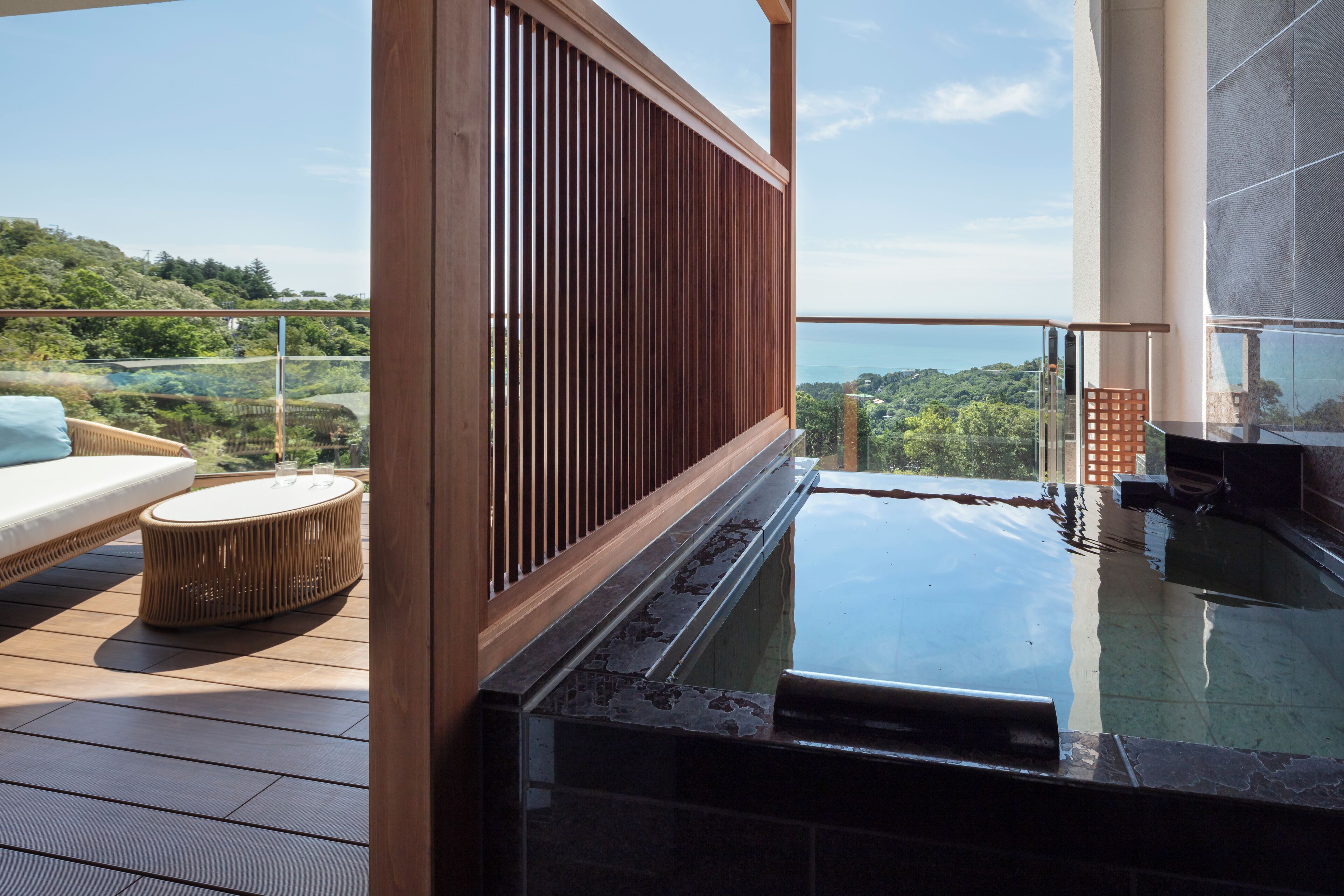 尊榮雙床房, 非吸煙房, 露台 (West 3F, w/ Open Air Hot Bath) | 客房內保險箱、遮光布/窗簾、熨斗/熨衣板、免費無線上網