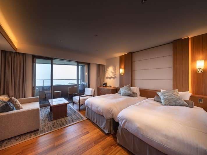 Værelse med 2 enkeltsenge - ikke-ryger - terrasse (A, East, w/ Open Air Hot Bath) | Pengeskab på værelset, mørklægningsgardiner, strygejern/strygebræt