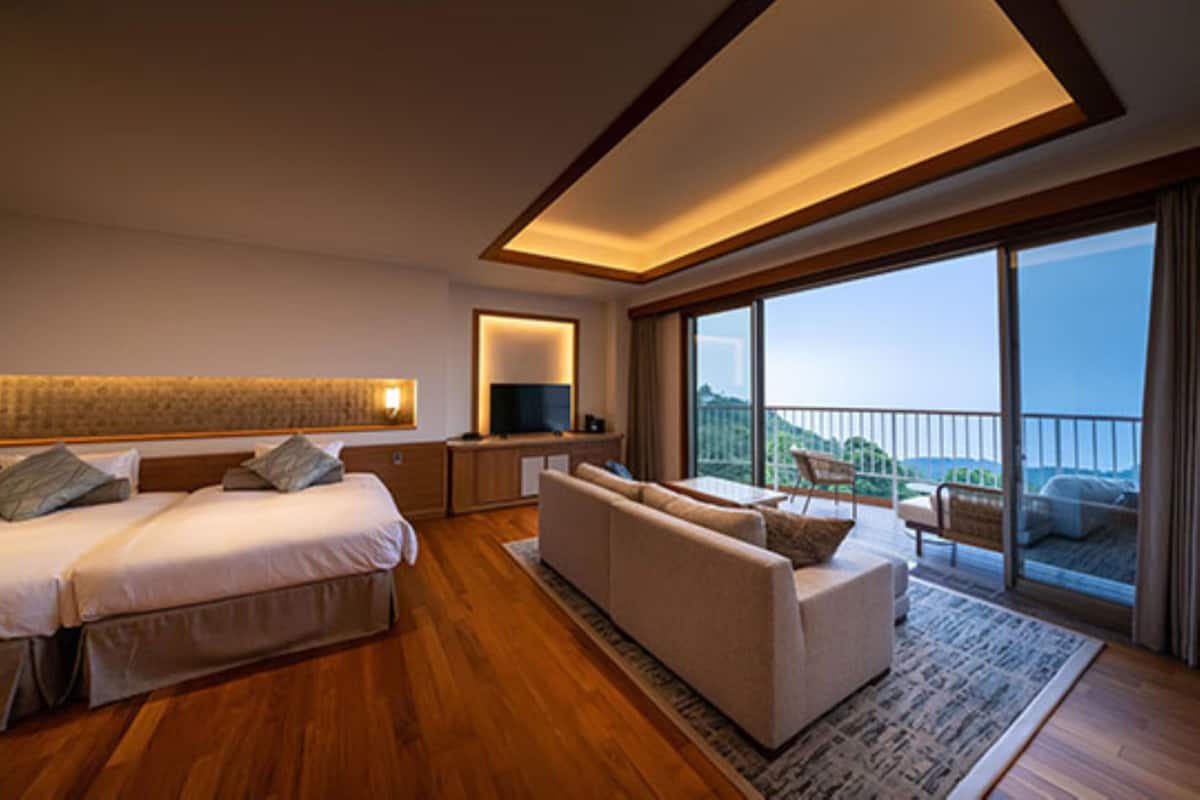 Phòng 2 giường đơn Deluxe, không hút thuốc, hiên (A2, West 3F, w/ Open Air Hot Bath) | Két bảo mật tại phòng, màn/rèm cản sáng, bàn ủi/dụng cụ ủi quần áo 