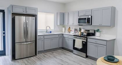 Modern 2BR at The Sunset Palm – Close to South Padre, SpaceX & Retail Hub