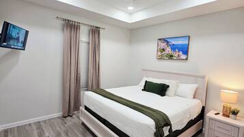 2 slaapkamers, een strijkplank/strijkijzer, internet, beddengoed