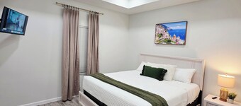 Modern 2BR at The Sunset Palm – Close to South Padre, SpaceX & Retail Hub