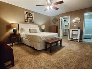 デスク、アイロン / アイロン台、WiFi (無料)、ベッドシーツ