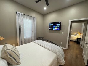 5 bedrooms, iron/ironing board, travel crib, free WiFi - Retreat at Oak Terrace (Lubbock)