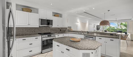 Mikrowelle, Ofen, Herdplatte, Geschirrspüler