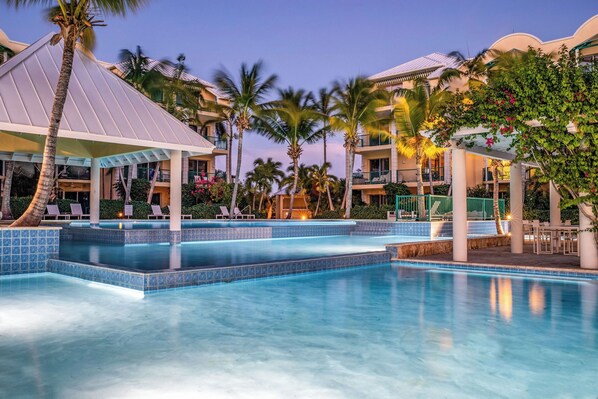 Pool - Condo on the marina in gated Yacht Club, walk to Grace Bay Beach and Dining - E4 (The Bight Settlement)