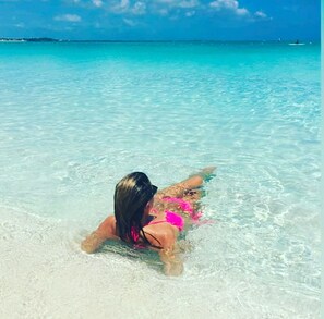 Beach nearby, sun-loungers, beach towels - Condo on the marina in gated Yacht Club, walk to Grace Bay Beach and Dining - E4 (The Bight Settlement)