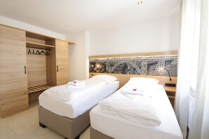 3 chambres, coffre-fort, bureau, fer et planche à repasser