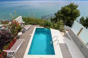 Suite, Balcony, Sea View | In-room safe, soundproofing, iron/ironing board, free WiFi