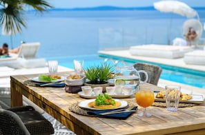 Daily cooked-to-order breakfast for a fee