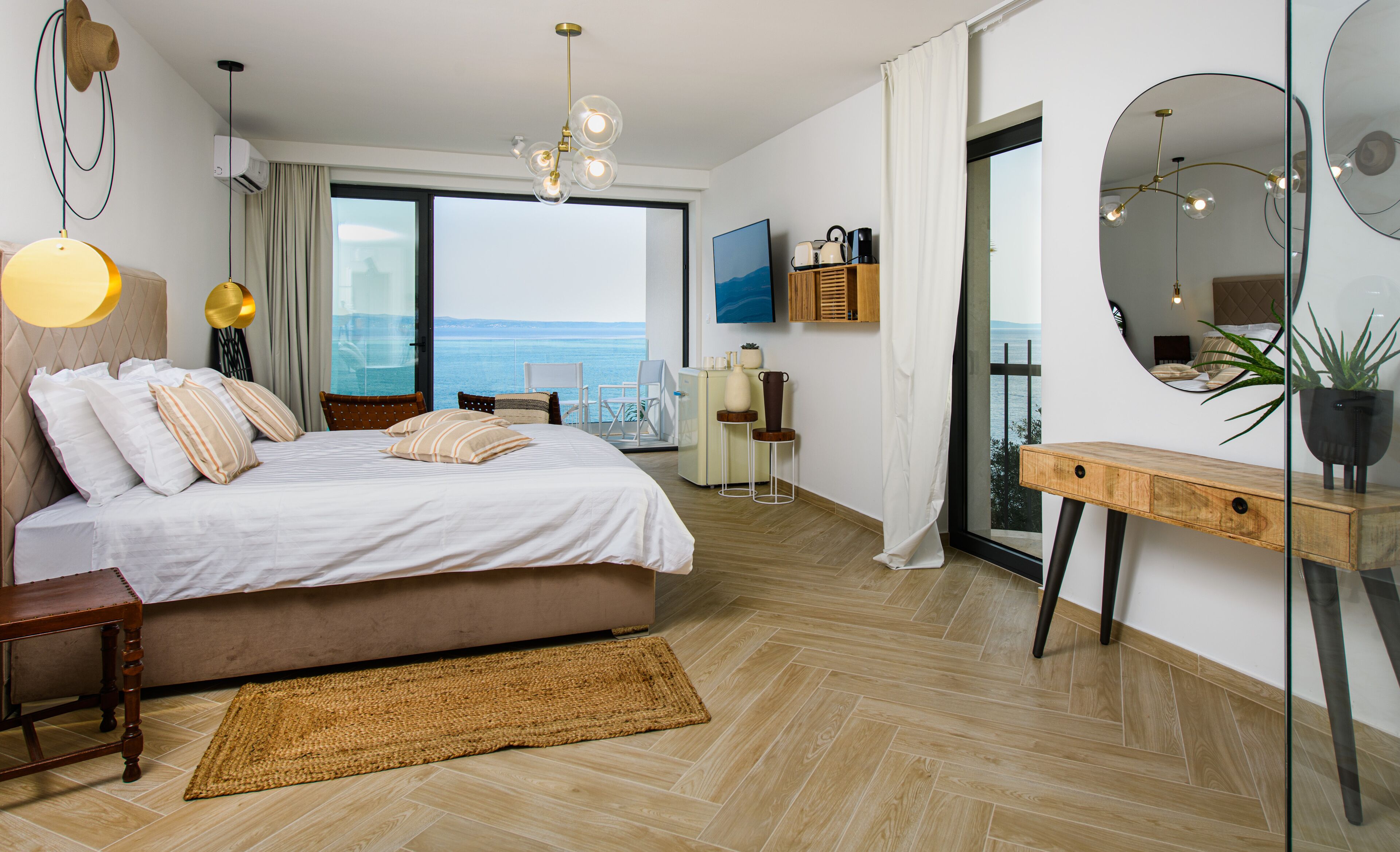 Tweepersoonskamer | Een kluis op de kamer, geluiddichte muren, een strijkplank/strijkijzer