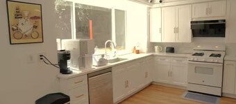 Cozy Elegant Home 102 · A Stylish & Peaceful Retreat for Refined Solo Living