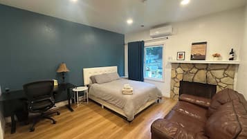 1 slaapkamer, een strijkplank/strijkijzer, wifi, beddengoed