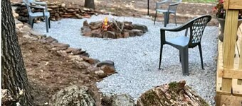 Serene cabin with AC in charming Kingston