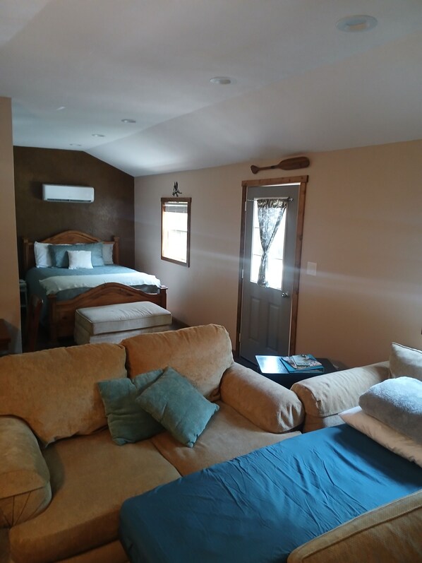 1 bedroom, bed sheets