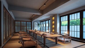 A traditional Japanese-style room with tatami flooring, low tables, and sliding doors. - Zhangjiajie SANHE Resort  (Zhangjiajie)