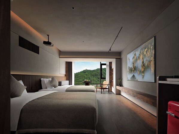 Deluxe Twin kamer, 1 slaapkamer, uitzicht op heuvels | Een bureau, gratis wifi