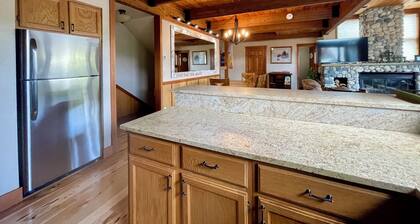 Big Sky Mountain Village-Ski-In/Ski-Out Chalet-walk to restaurants/bars/shopping