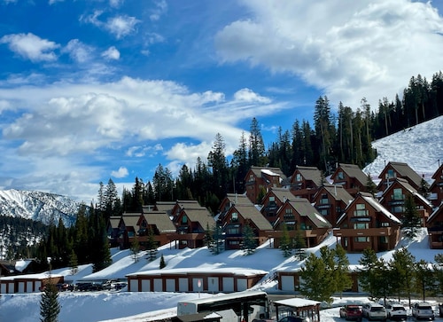 Big Sky Resort - Ski in and out Arrowhead Chalet 1657