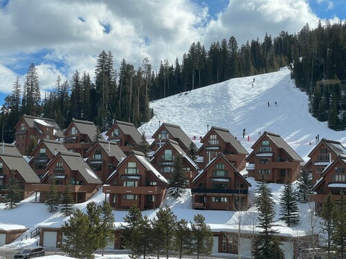 Big Sky Resort - Ski in and out Arrowhead Chalet 1657