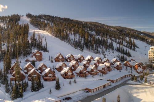 Big Sky Resort - Ski in and out Arrowhead Chalet