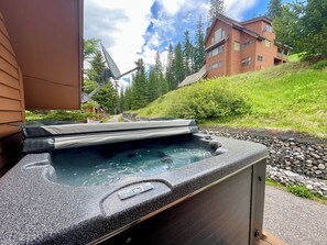 Bañera de hidromasaje al aire libre