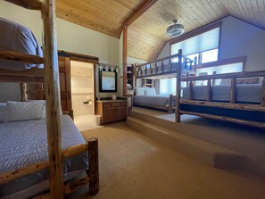 4 dormitorios, tabla de planchar con plancha, wifi gratis y ropa de cama