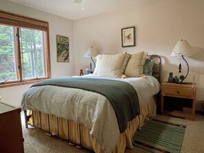 4 bedrooms, desk, iron/ironing board, travel crib