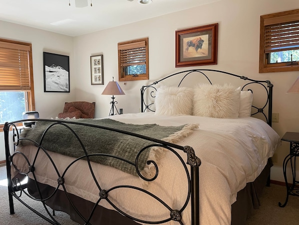 4 bedrooms, desk, iron/ironing board, travel cot