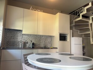 Fridge, microwave, stovetop, coffee/tea maker