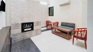 House | Reception - Collection O Sector 51 Noida (Noida)