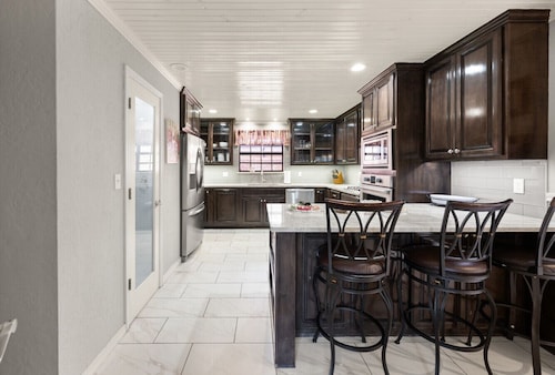 Charming Stay | Hot Tub, Patio & Antique Charm