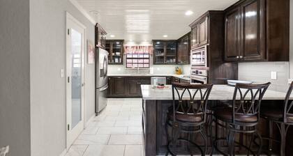 Charming Stay | Hot Tub, Patio & Antique Charm