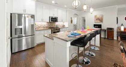 4BR Plaza District Home | Games | Near Downtown