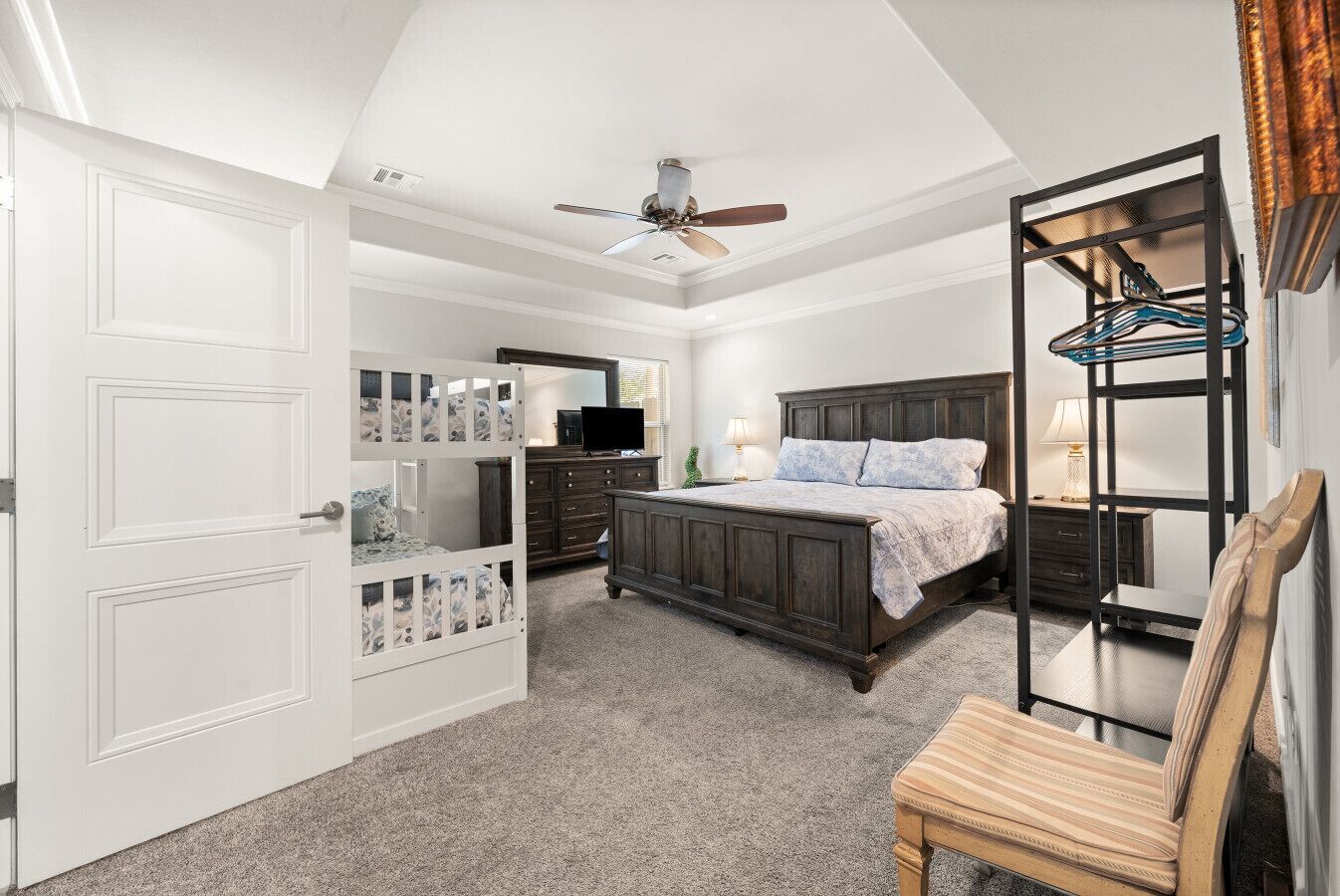 4 bedrooms, desk, iron/ironing board, travel crib