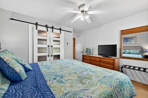 4 bedrooms, desk, free WiFi, bed sheets