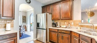 Luxury Hamptons 5BR Oasis with Pool Retreat
