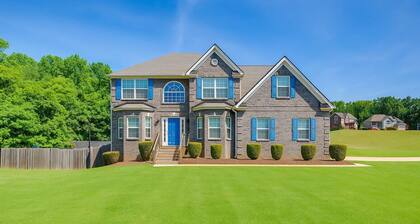 Luxury Hamptons 5BR Oasis with Pool Retreat