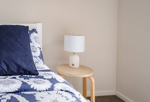 3 bedrooms, iron/ironing board, bed sheets