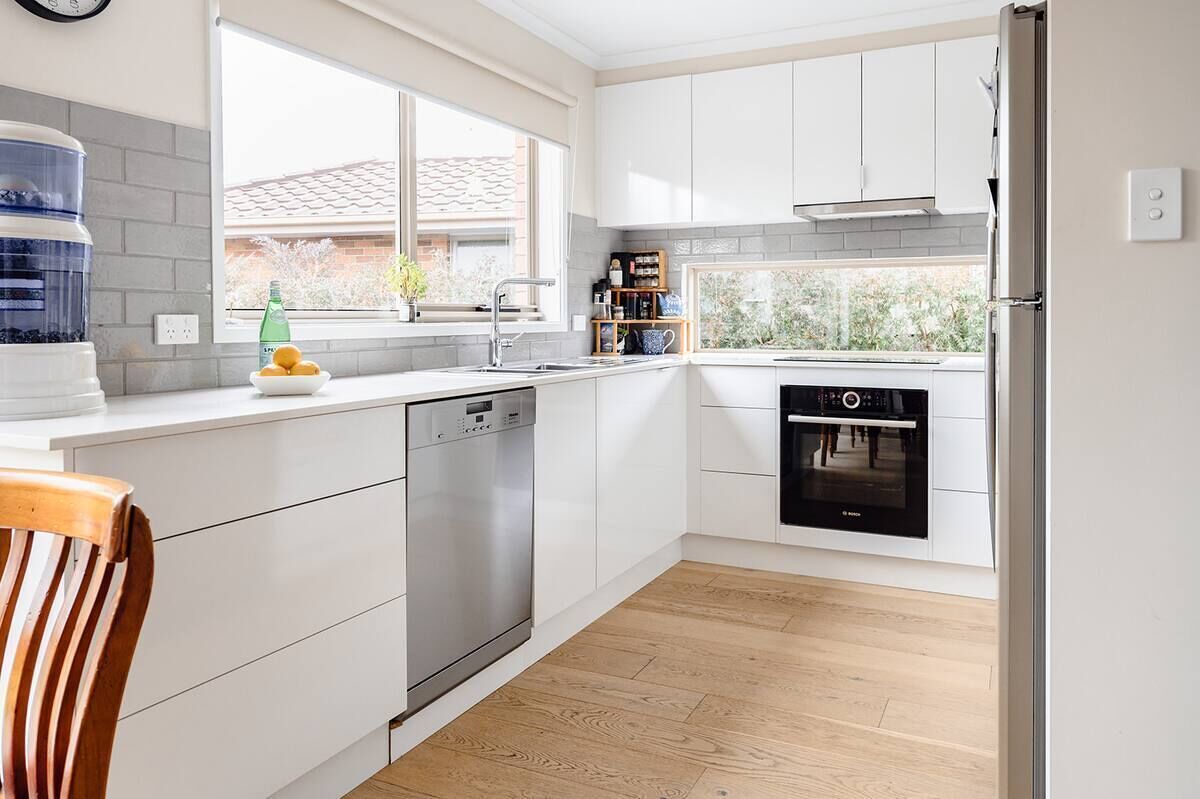 Oven, stovetop, dishwasher, electric kettle