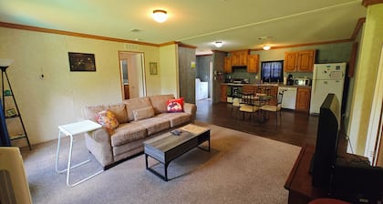 Pet-Friendly Home, 5 mins away from Rainbow Springs