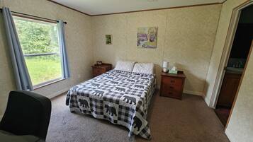 3 bedrooms, iron/ironing board, WiFi, bed sheets