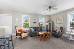 TV, offices - Channel View Cottage (Grand Haven)