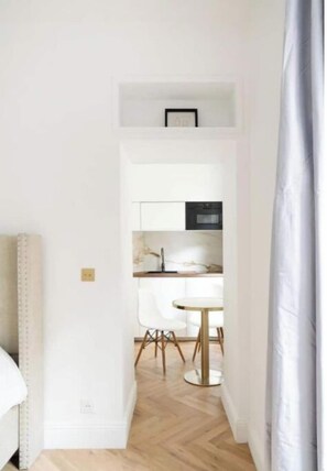 1 chambre, fer et planche à repasser, Wi-Fi gratuit, draps fournis