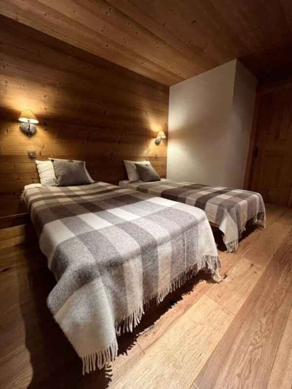 WiFi, bed sheets