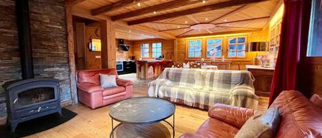 Televisie en een open haard