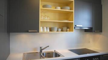 Réfrigérateur, four, plaque de cuisson, lave-vaisselle