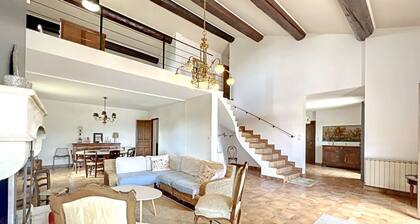 Magnifique Domaine de 283mÂČ sur Terrain de 6200mÂČ + grande piscine tout confort